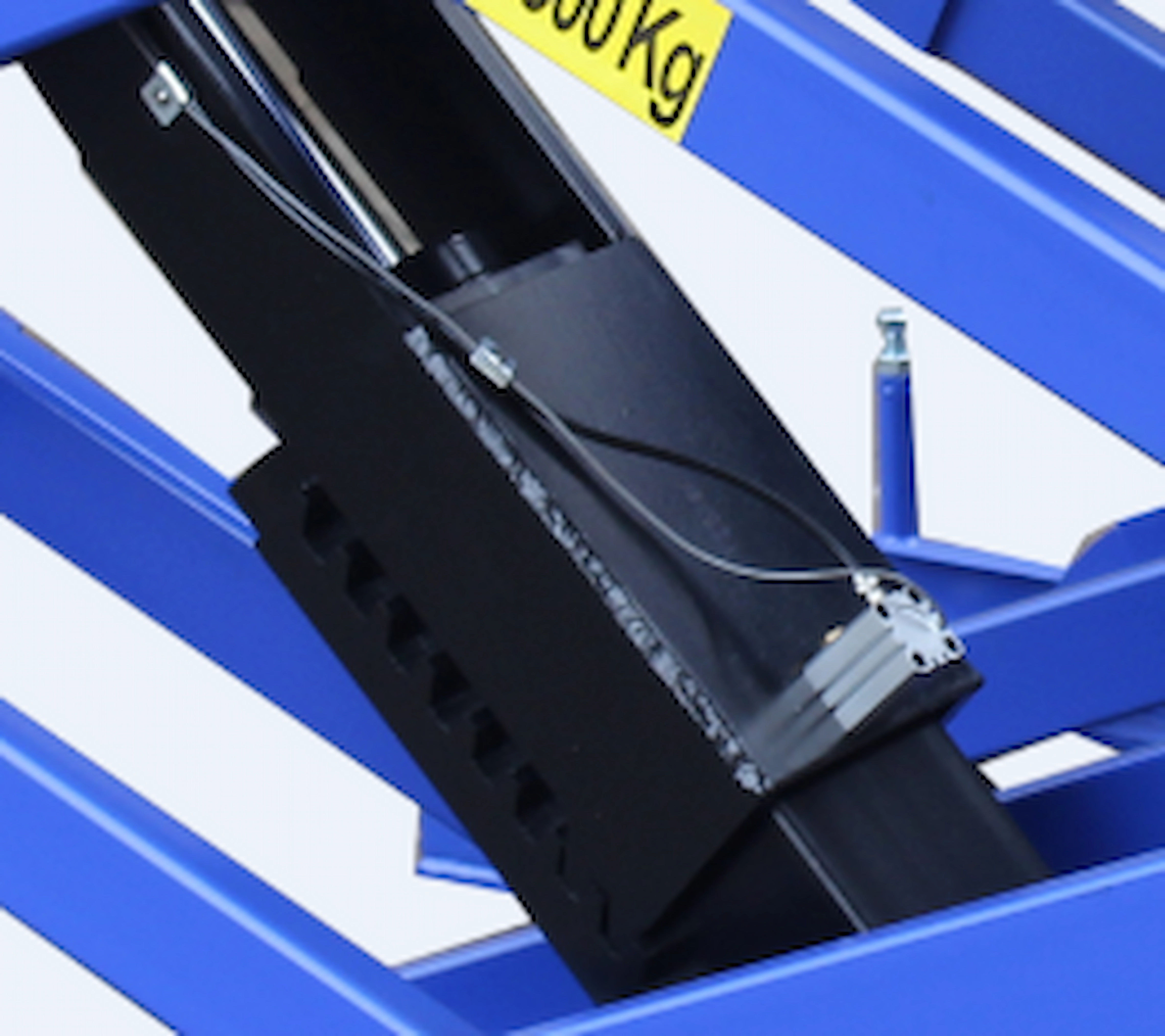 Mechanical lockwith pneumatic release